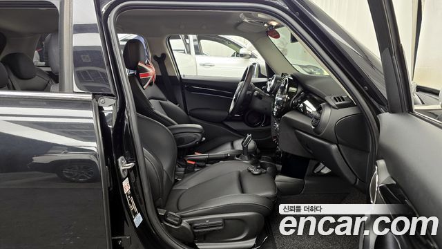 Mini Cooper 2023 — photo 17