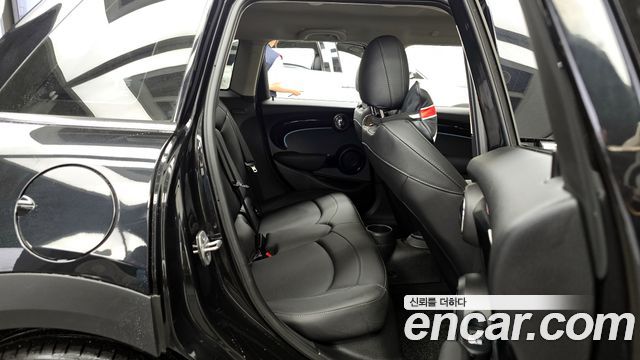 Mini Cooper 2023 — photo 18