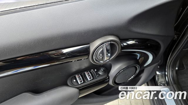 Mini Cooper 2023 — photo 27