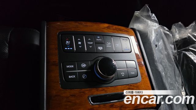 Hyundai Equus 2011 — photo 19