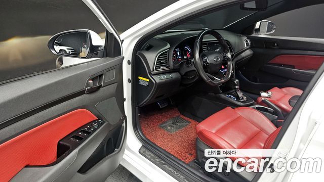 Hyundai AVANTE 2018 — photo 10