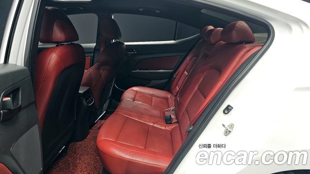 Hyundai AVANTE 2018 — photo 12