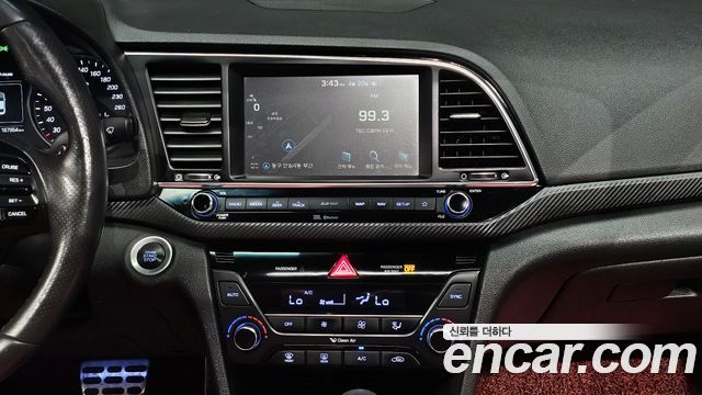 Hyundai AVANTE 2018 — photo 15