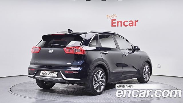 Kia Niro 2018 — photo 2