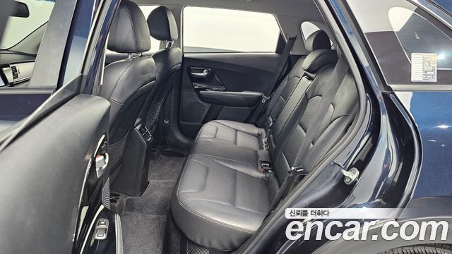Kia Niro 2018 — photo 17