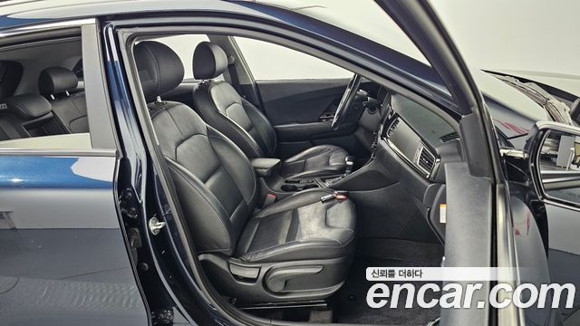 Kia Niro 2018 — photo 16