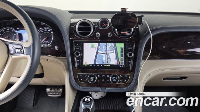 Bentley Bentayga 2017 — photo 14