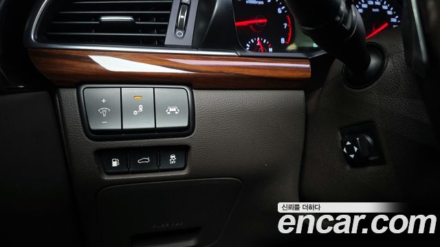 Kia K7 2017 — photo 23