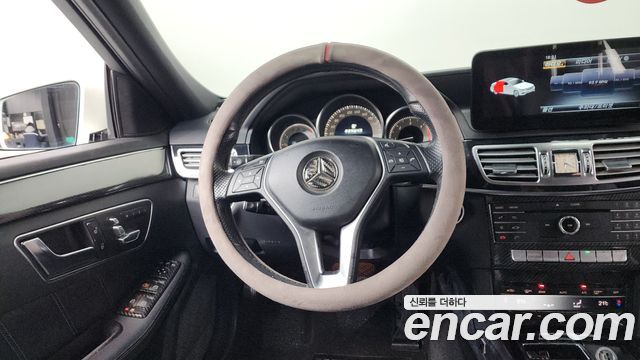 Mercedes-Benz E-Class 2016 — photo 12