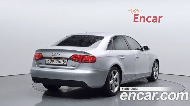 Audi A4 2010 — photo 2