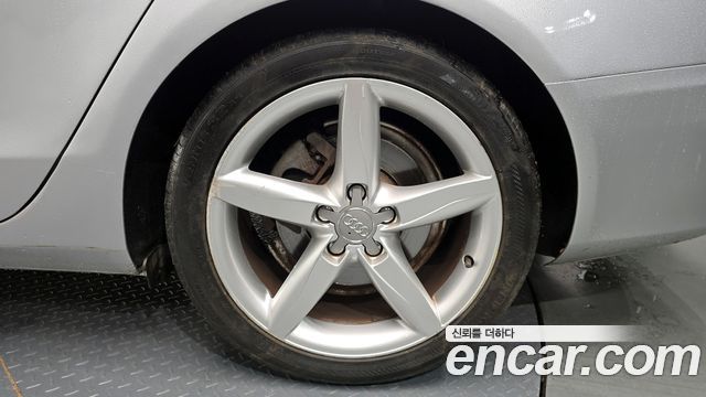 Audi A4 2010 — photo 5