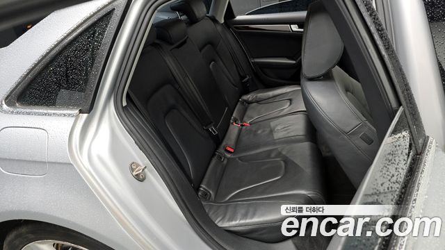 Audi A4 2010 — photo 18