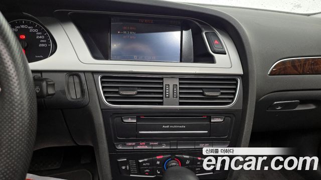 Audi A4 2010 — photo 20