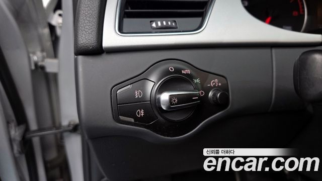 Audi A4 2010 — photo 22