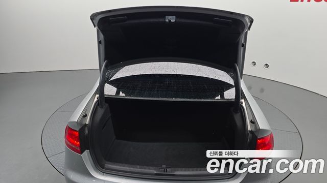 Audi A4 2010 — photo 26