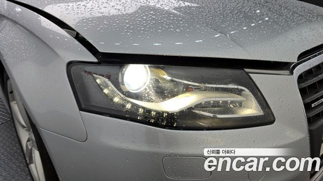 Audi A4 2010 — photo 8