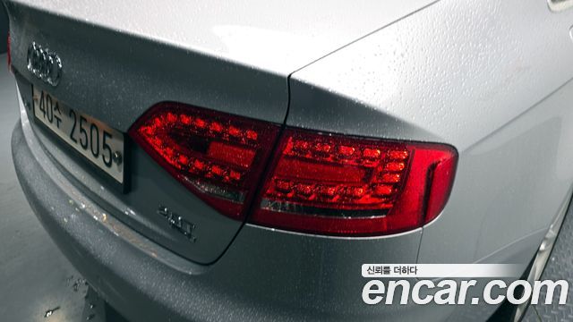 Audi A4 2010 — photo 9