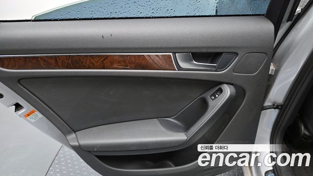 Audi A4 2010 — photo 15