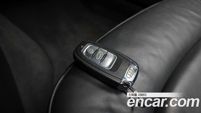 Audi A4 2010 — photo 30