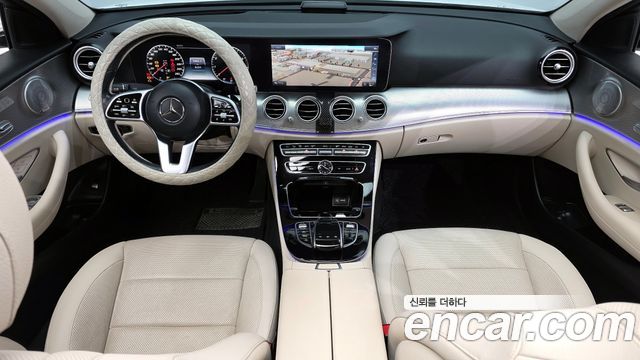 Mercedes-Benz E-Class 2019 — photo 10