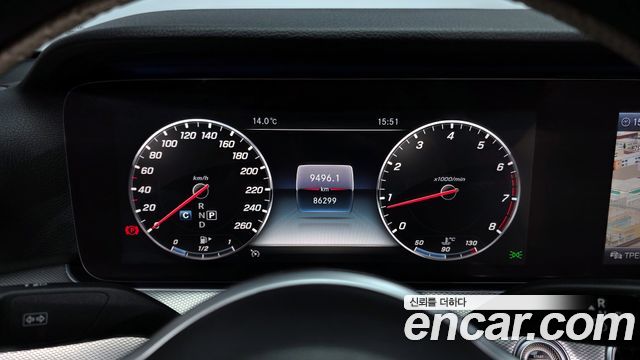 Mercedes-Benz E-Class 2019 — photo 11
