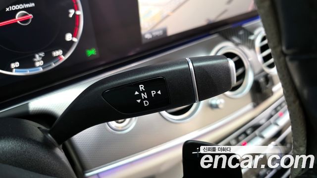 Mercedes-Benz E-Class 2019 — photo 12