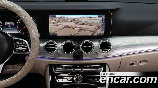 Mercedes-Benz E-Class 2019 — photo 20