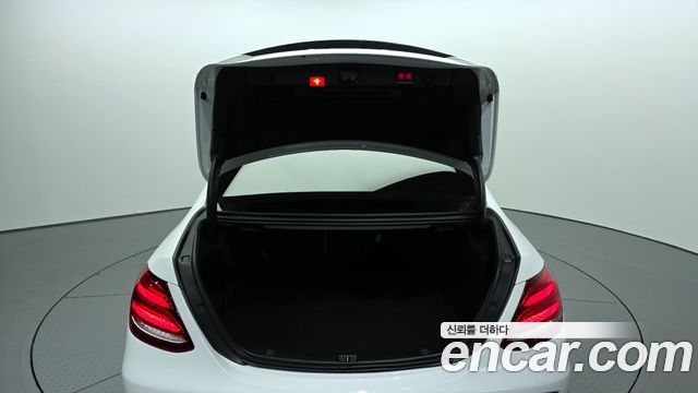 Mercedes-Benz E-Class 2019 — photo 26