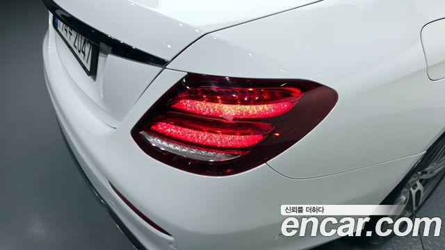 Mercedes-Benz E-Class 2019 — photo 9