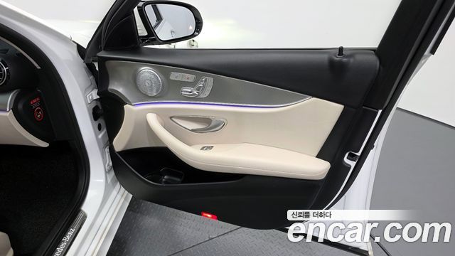 Mercedes-Benz E-Class 2019 — photo 14