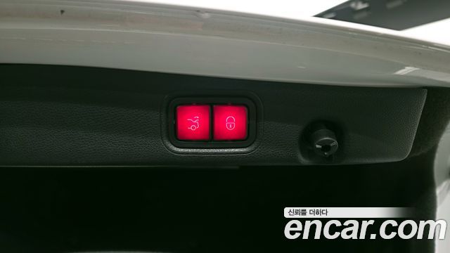 Mercedes-Benz E-Class 2019 — photo 28