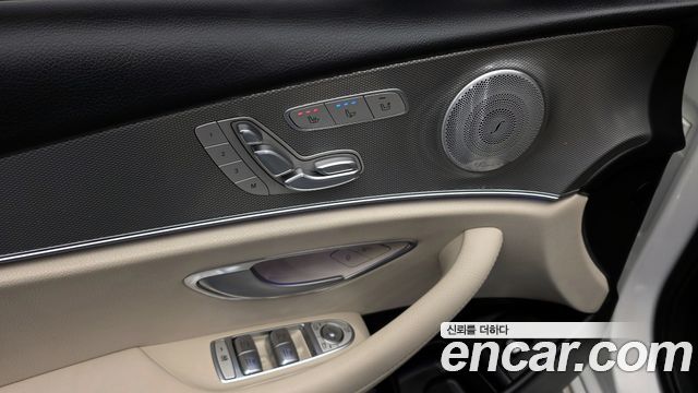 Mercedes-Benz E-Class 2019 — photo 29