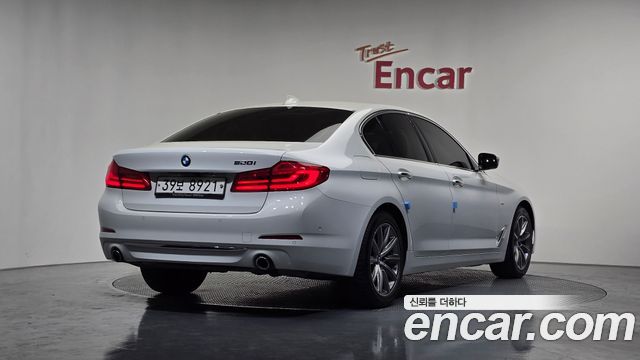BMW 5-Series 2018 — photo 2