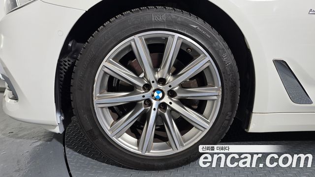 BMW 5-Series 2018 — photo 5