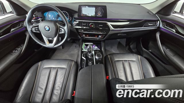 BMW 5-Series 2018 — photo 10