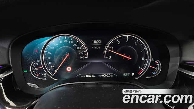 BMW 5-Series 2018 — photo 11