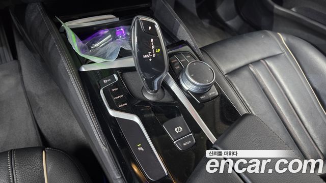 BMW 5-Series 2018 — photo 12