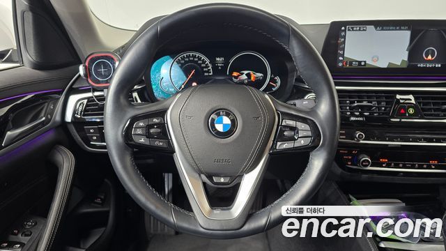 BMW 5-Series 2018 — photo 18