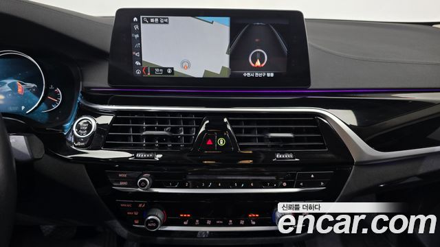 BMW 5-Series 2018 — photo 19