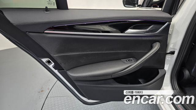 BMW 5-Series 2018 — photo 15