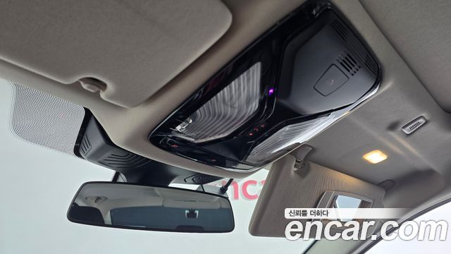 BMW 5-Series 2018 — photo 30