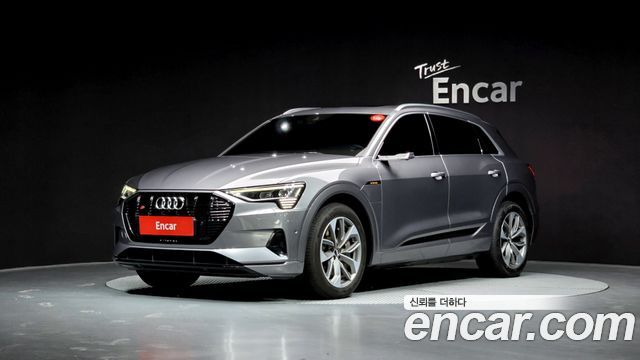 Audi e-tron 2020 — photo 1