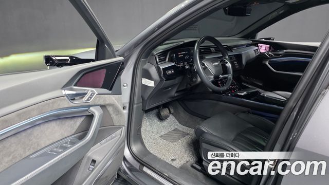 Audi e-tron 2020 — photo 13