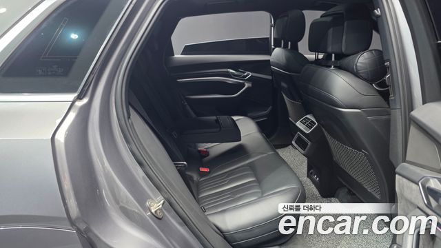 Audi e-tron 2020 — photo 18