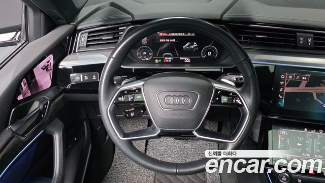 Audi e-tron 2020 — photo 19