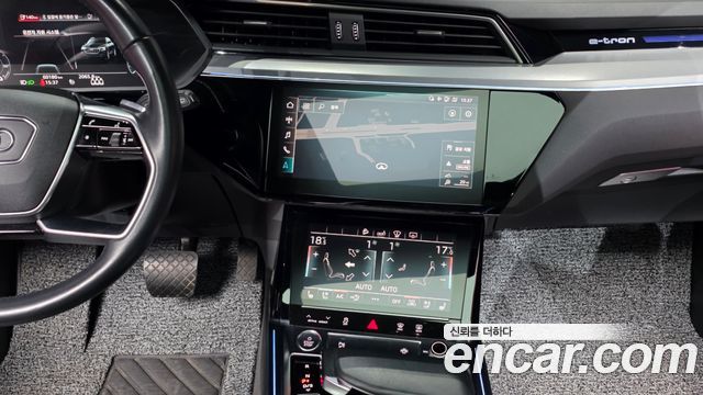 Audi e-tron 2020 — photo 20