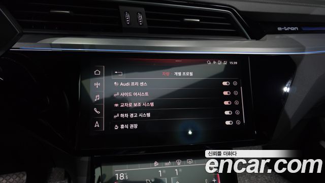 Audi e-tron 2020 — photo 22