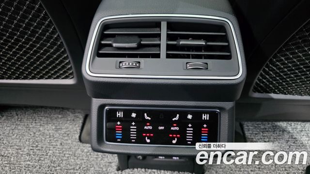 Audi e-tron 2020 — photo 25