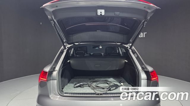 Audi e-tron 2020 — photo 26