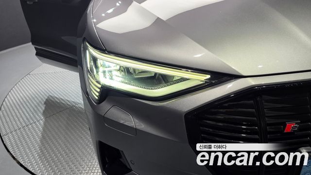 Audi e-tron 2020 — photo 8